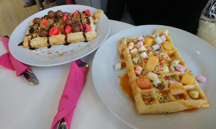 Susse Sunde Frozen Yoghurt, Waffeln & Co